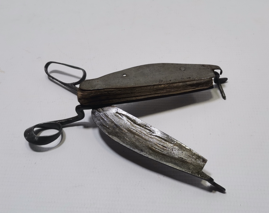 ÜZERİ OSMANLICA USTA DAMGALI OSMANLI DÖNEMİ NADİR HEREKE HALI MAKASI