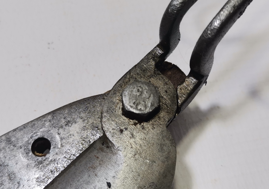 ÜZERİ OSMANLICA USTA DAMGALI OSMANLI DÖNEMİ NADİR HEREKE HALI MAKASI