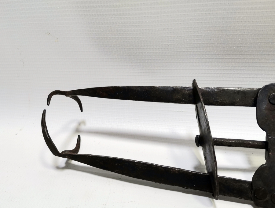 TAMAMI EL YAPIMI PRİMİTİF FORMLU OSMANLI DÖNEMİ KÖSTEBEK YAKALAMA ALETİ