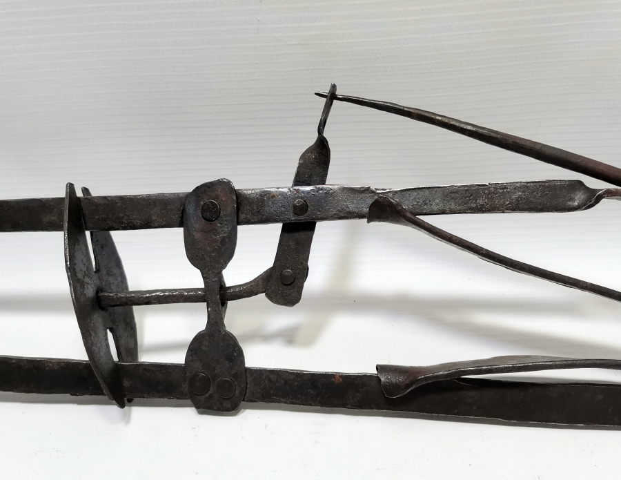 TAMAMI EL YAPIMI PRİMİTİF FORMLU OSMANLI DÖNEMİ KÖSTEBEK YAKALAMA ALETİ