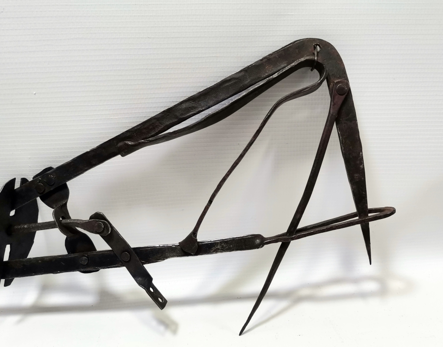 TAMAMI EL YAPIMI PRİMİTİF FORMLU OSMANLI DÖNEMİ KÖSTEBEK YAKALAMA ALETİ