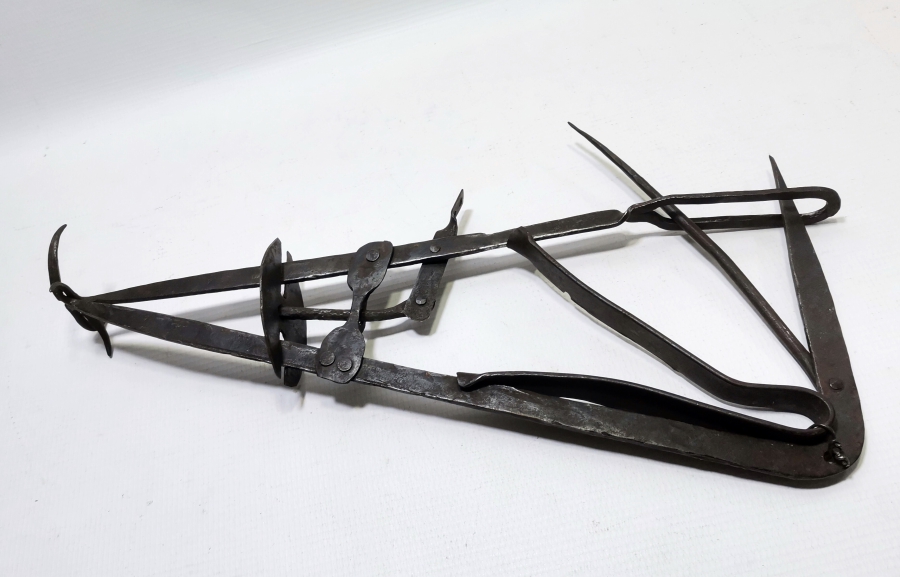 TAMAMI EL YAPIMI PRİMİTİF FORMLU OSMANLI DÖNEMİ KÖSTEBEK YAKALAMA ALETİ