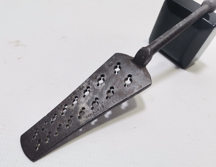 OSMANLI DÖNEMİ NADİR USTA DAMGALI KUYUMCU TEL ÇEKME ALETİ