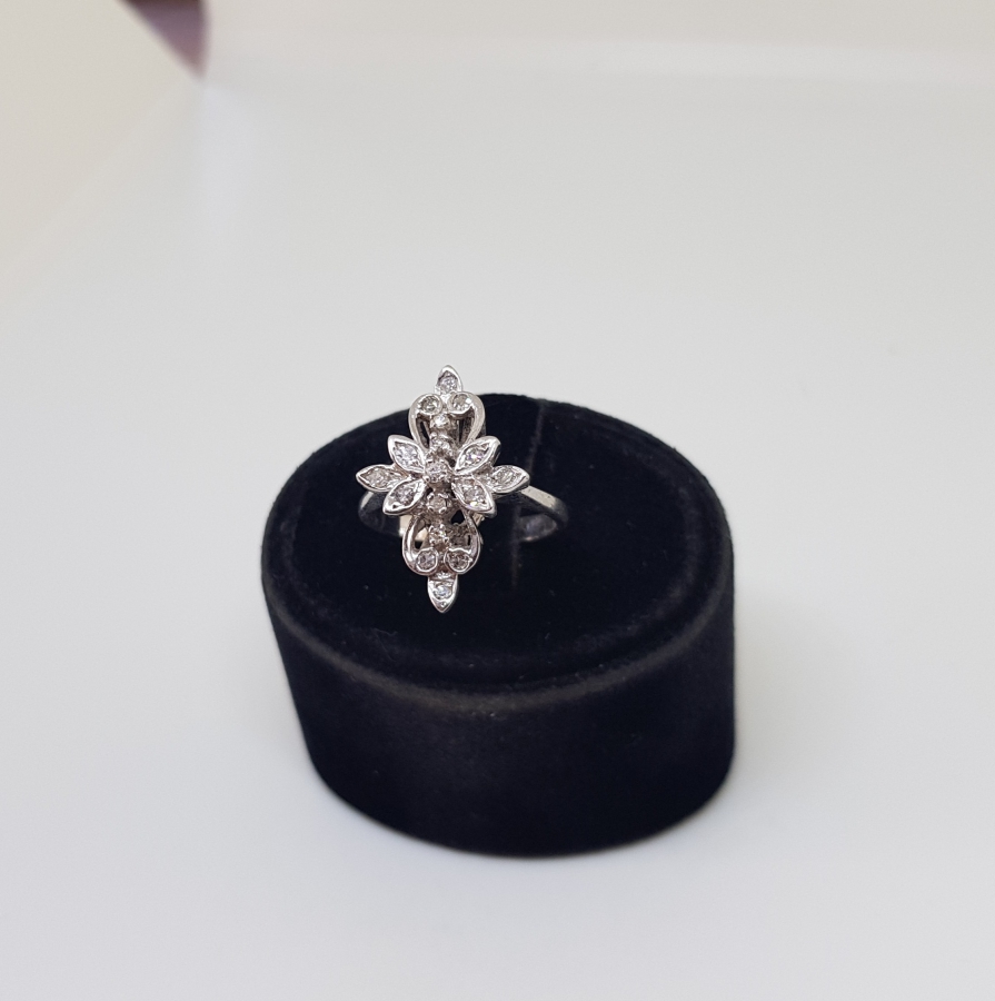 FRANSIZ MEKİĞİ MODELİ PIRLANTA TAŞLI YÜZÜK