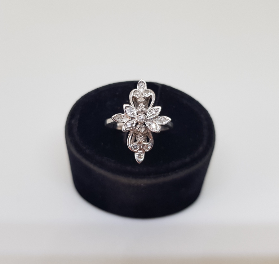 FRANSIZ MEKİĞİ MODELİ PIRLANTA TAŞLI YÜZÜK