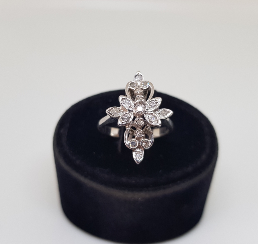 FRANSIZ MEKİĞİ MODELİ PIRLANTA TAŞLI YÜZÜK