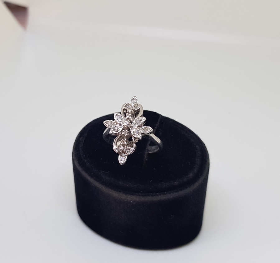 FRANSIZ MEKİĞİ MODELİ PIRLANTA TAŞLI YÜZÜK