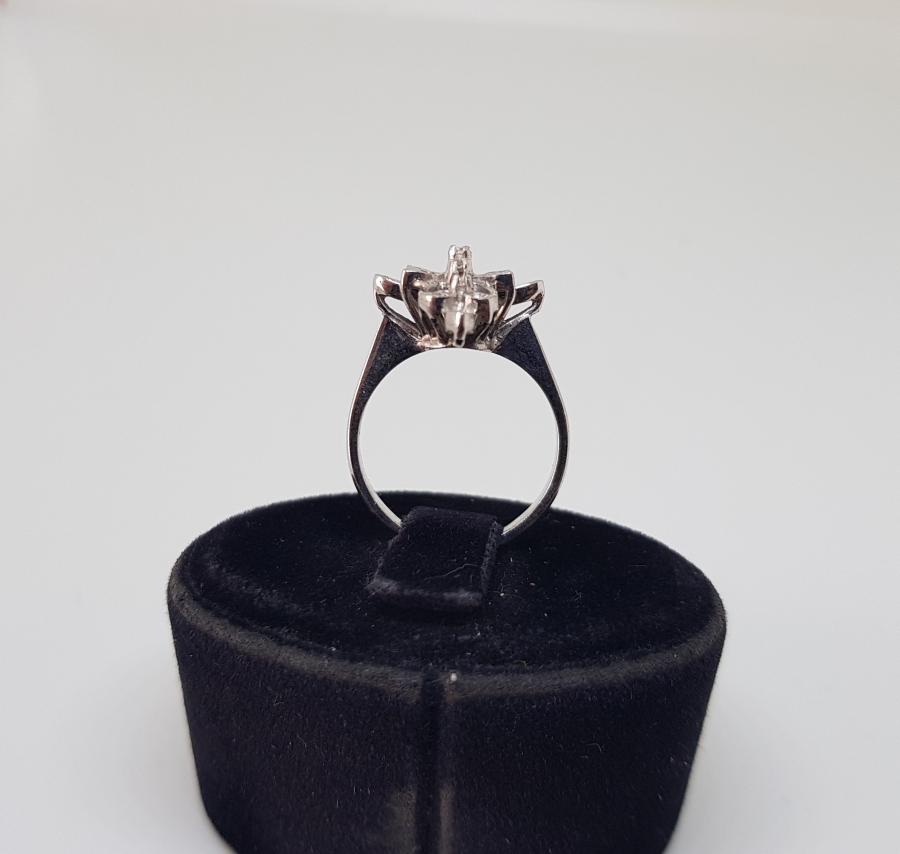 FRANSIZ MEKİĞİ MODELİ PIRLANTA TAŞLI YÜZÜK