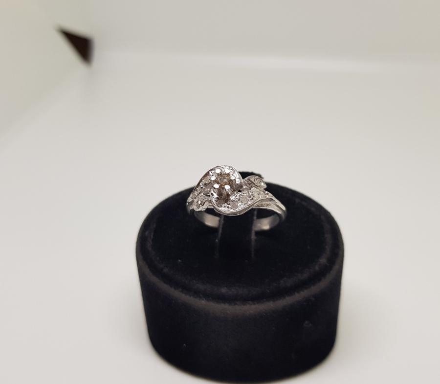 SALYANGOZ MODELİ PIRLANTA TAŞLI YÜZÜK