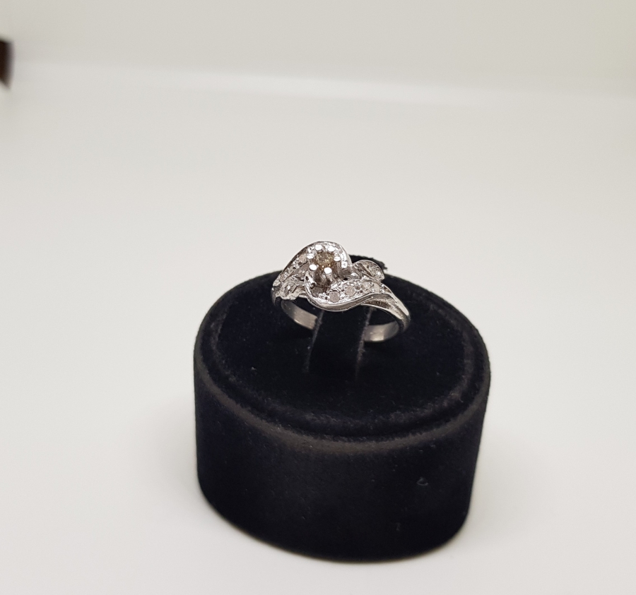 SALYANGOZ MODELİ PIRLANTA TAŞLI YÜZÜK