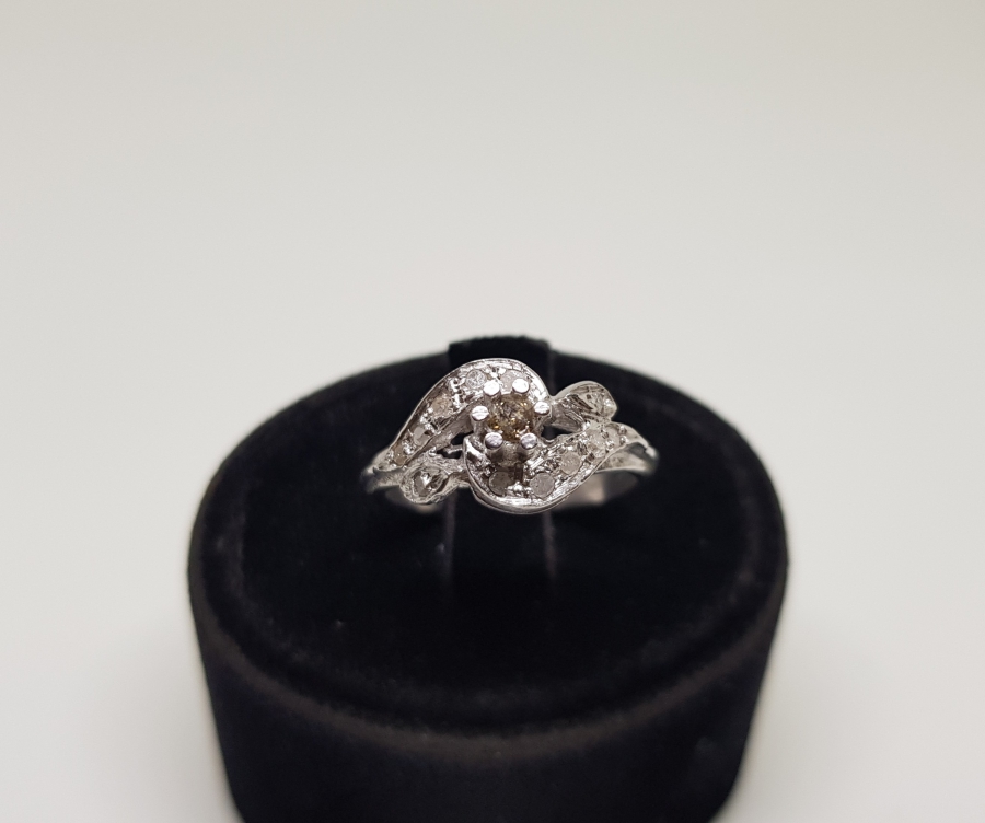 SALYANGOZ MODELİ PIRLANTA TAŞLI YÜZÜK