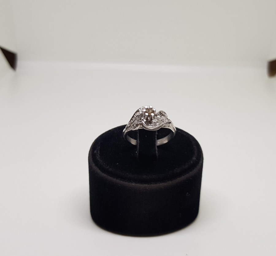 SALYANGOZ MODELİ PIRLANTA TAŞLI YÜZÜK