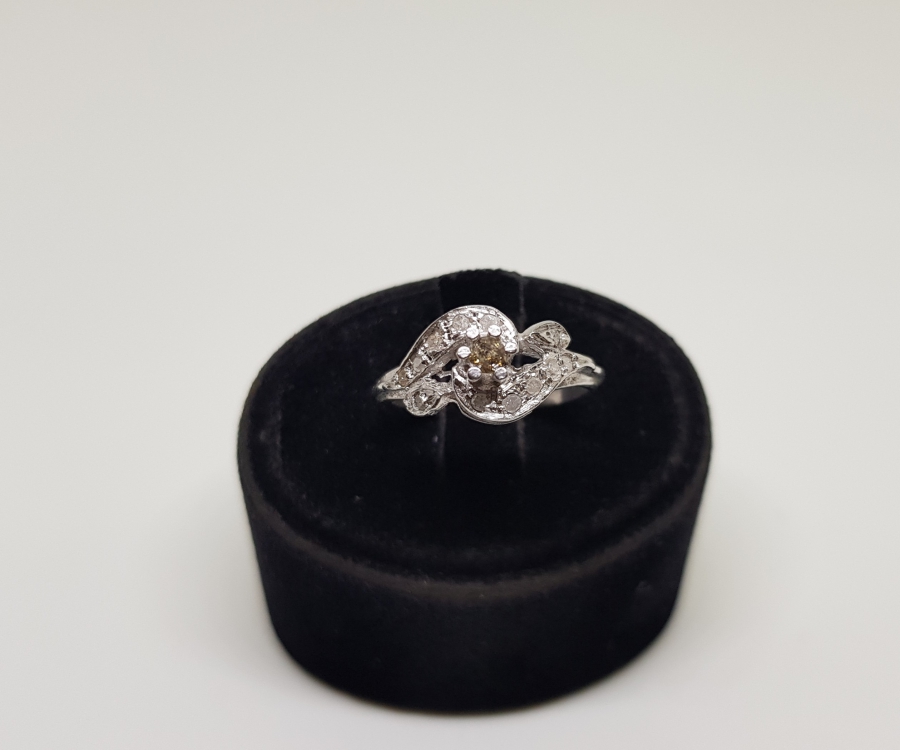 SALYANGOZ MODELİ PIRLANTA TAŞLI YÜZÜK