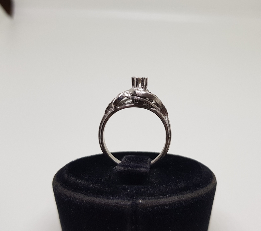 SALYANGOZ MODELİ PIRLANTA TAŞLI YÜZÜK