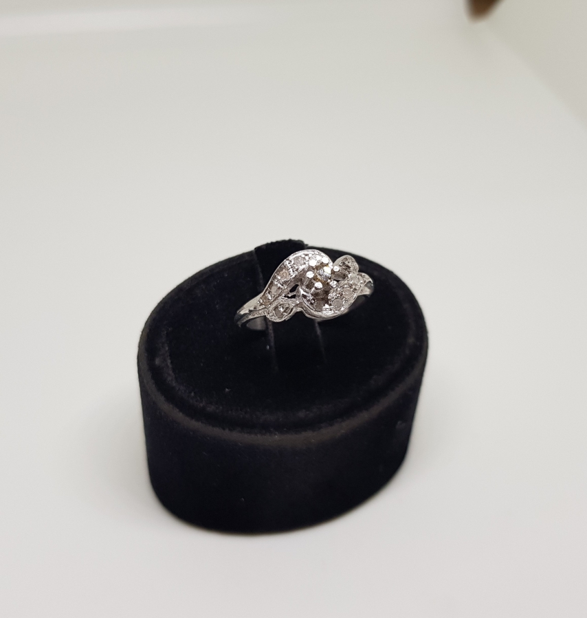 SALYANGOZ MODELİ PIRLANTA TAŞLI YÜZÜK