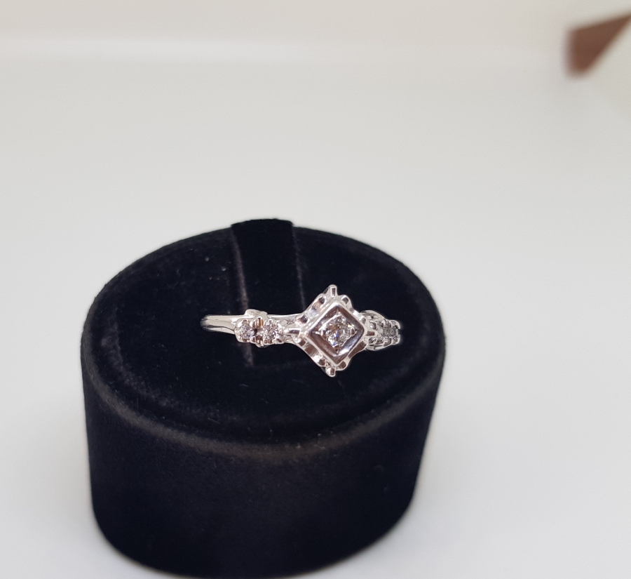 KUZEY YILDIZI FORMLU PIRLANTA TAŞLI ÖZEL YAPIM YÜZÜK