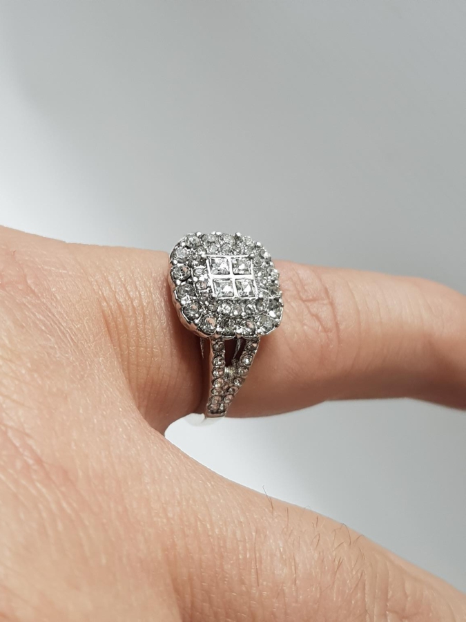 ZİRKON TAŞLI BİJUTERİ YÜZÜK