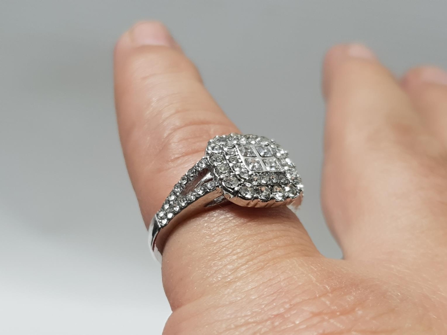 ZİRKON TAŞLI BİJUTERİ YÜZÜK