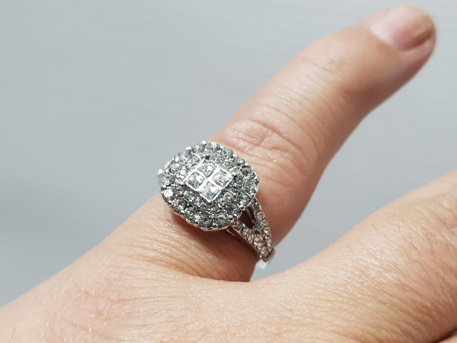 ZİRKON TAŞLI BİJUTERİ YÜZÜK