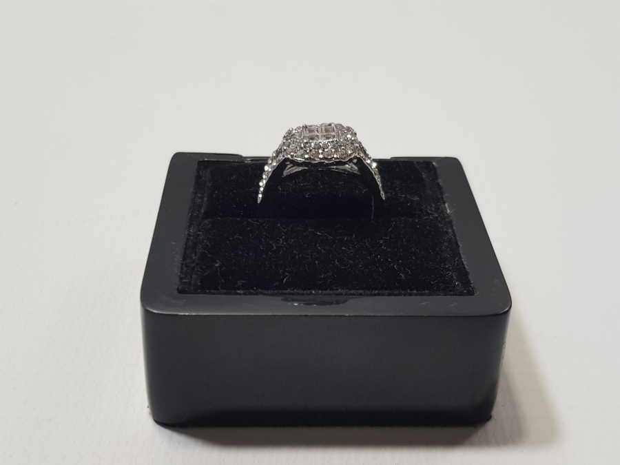 ZİRKON TAŞLI BİJUTERİ YÜZÜK