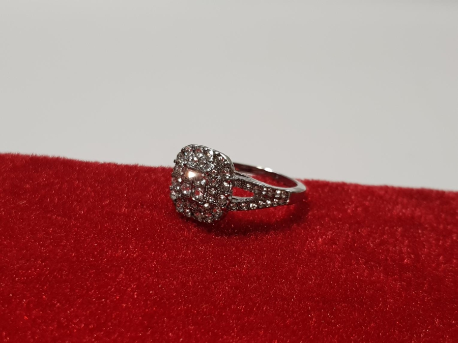 ZİRKON TAŞLI BİJUTERİ YÜZÜK