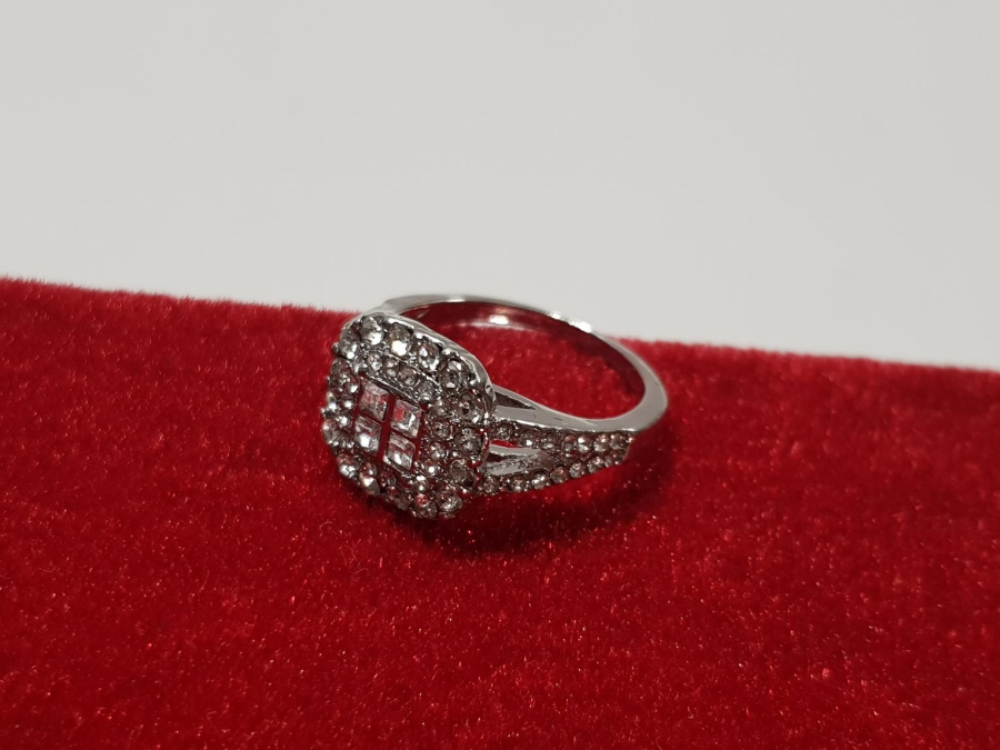 ZİRKON TAŞLI BİJUTERİ YÜZÜK