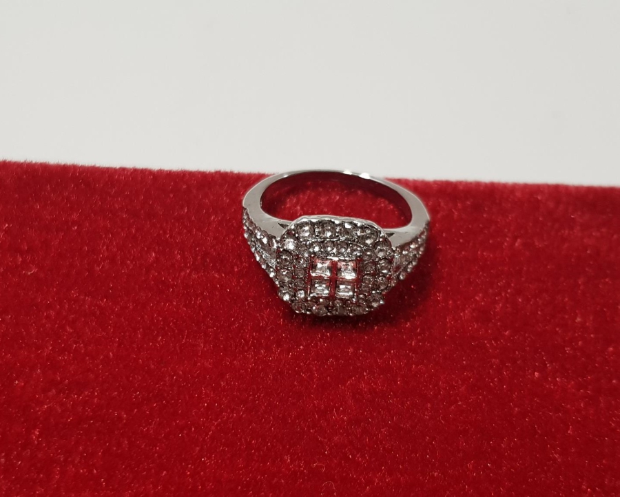 ZİRKON TAŞLI BİJUTERİ YÜZÜK