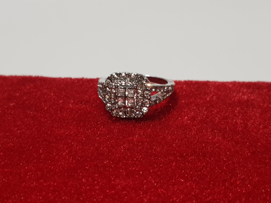 ZİRKON TAŞLI BİJUTERİ YÜZÜK