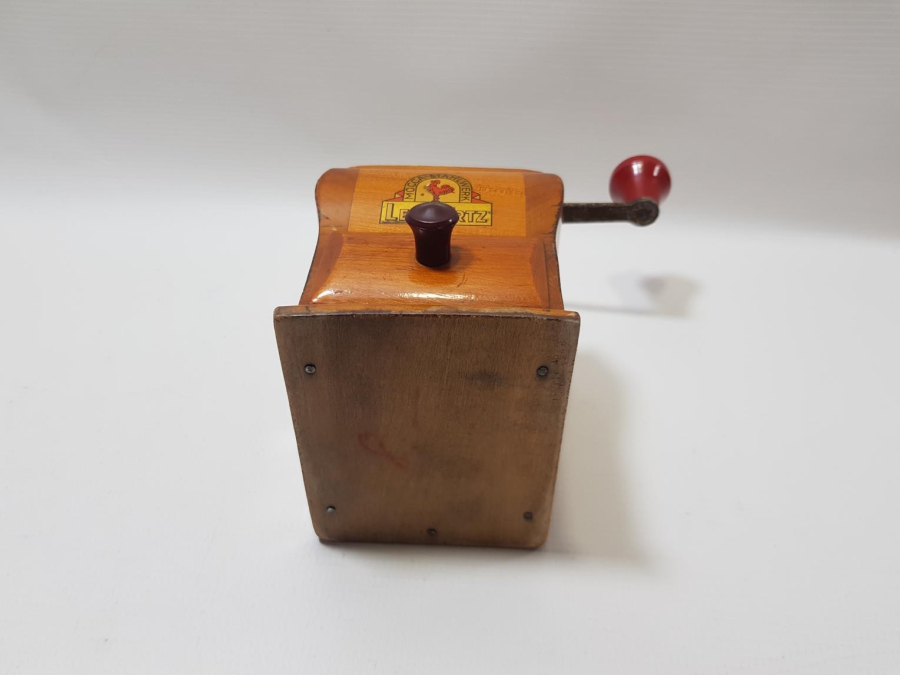 ANTİKA AHŞAP KAHVE DEĞİRMENİ