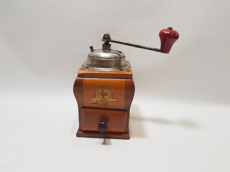 ANTİKA AHŞAP KAHVE DEĞİRMENİ