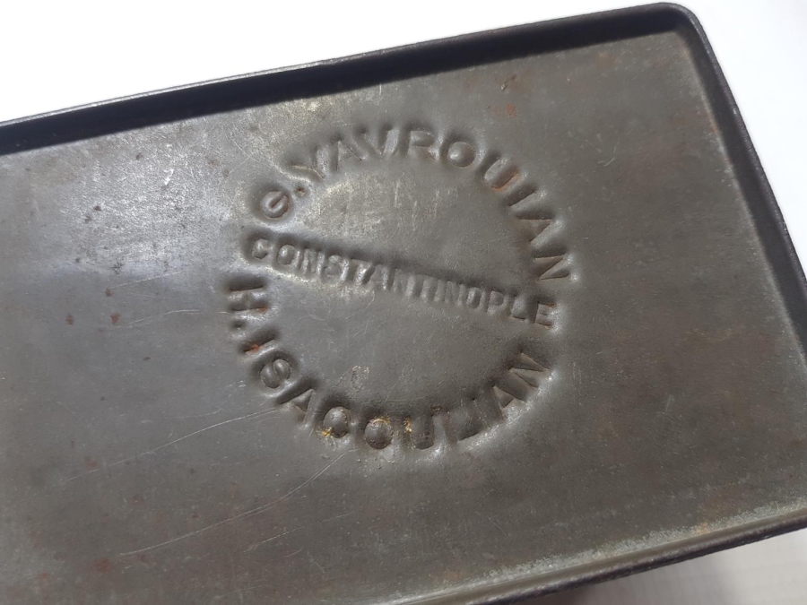 CONSTANTINOPLE YAVROUIAN&ISACOULIAN YAZILI TENEKE KUTU