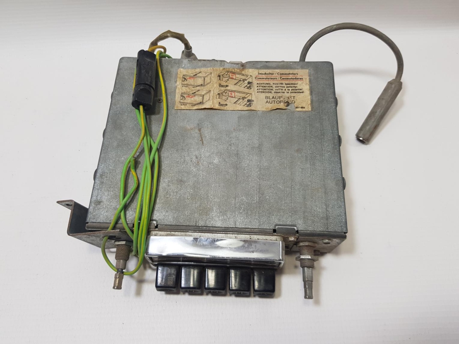 ANTİKA ARABA RADYOSU