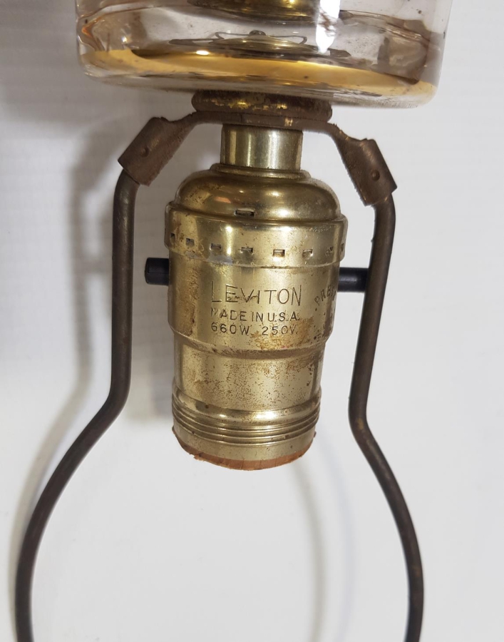 FARKLI FORMDA ANTİKA LAMBA