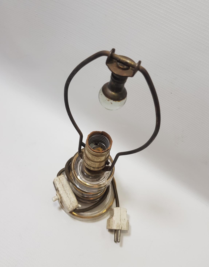 FARKLI FORMDA ANTİKA LAMBA