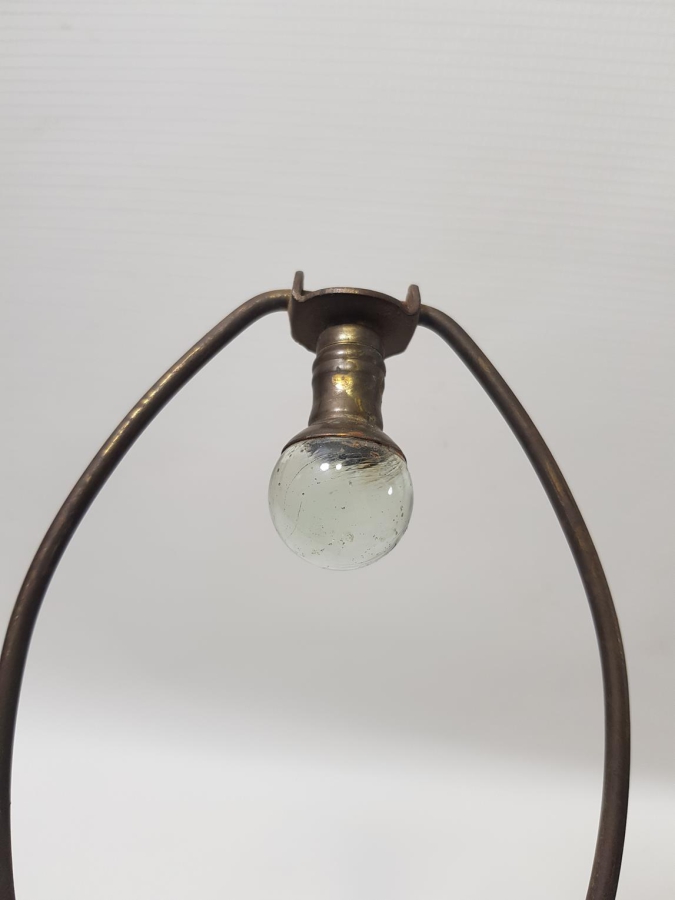 FARKLI FORMDA ANTİKA LAMBA