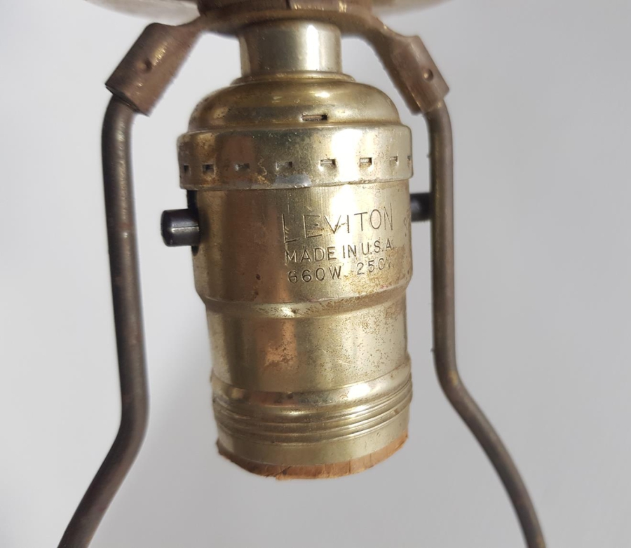 FARKLI FORMDA ANTİKA LAMBA