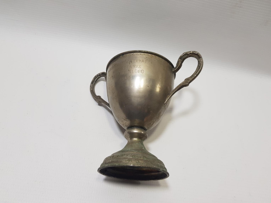 1965 MİKAEL MİKAELYANA MİNNETTARIZ TAKSİM KULÜBÜ YAZILI KUPA