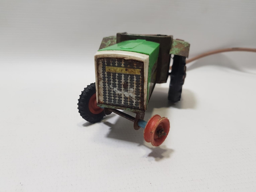 ANTİKA OYUNCAK: KUMANDALI TRAKTÖR