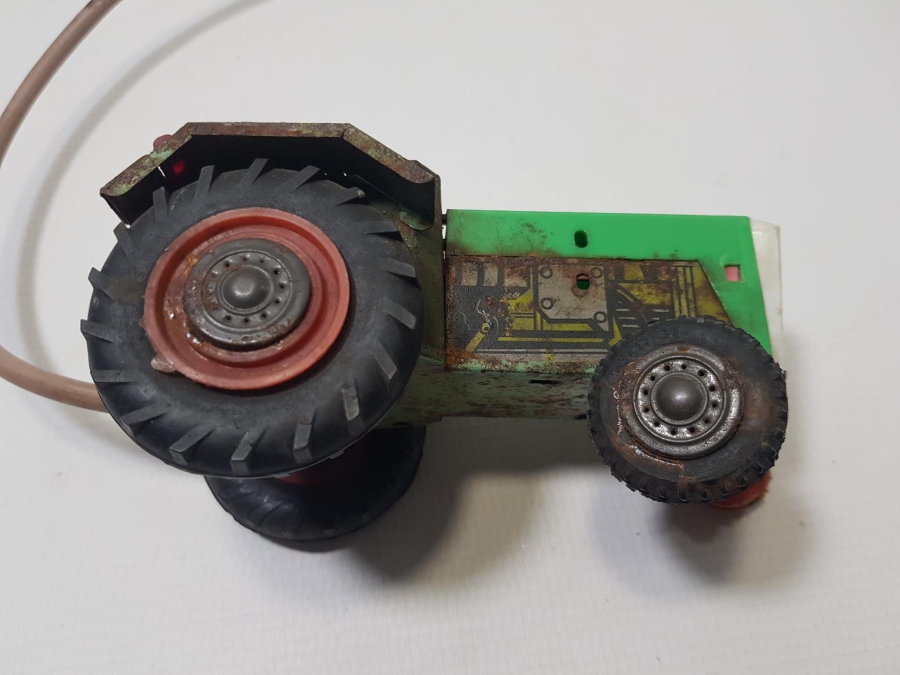 ANTİKA OYUNCAK: KUMANDALI TRAKTÖR