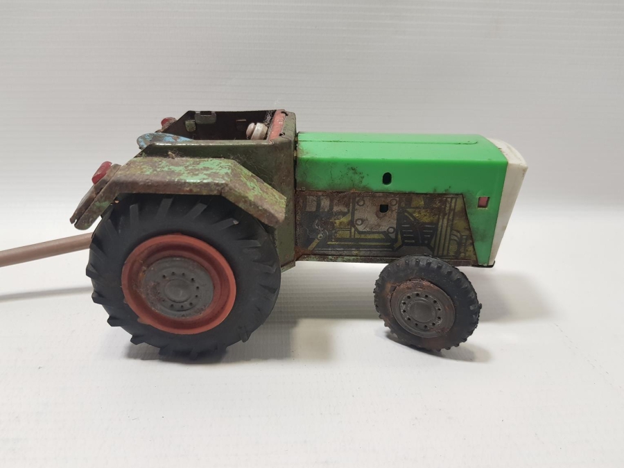 ANTİKA OYUNCAK: KUMANDALI TRAKTÖR