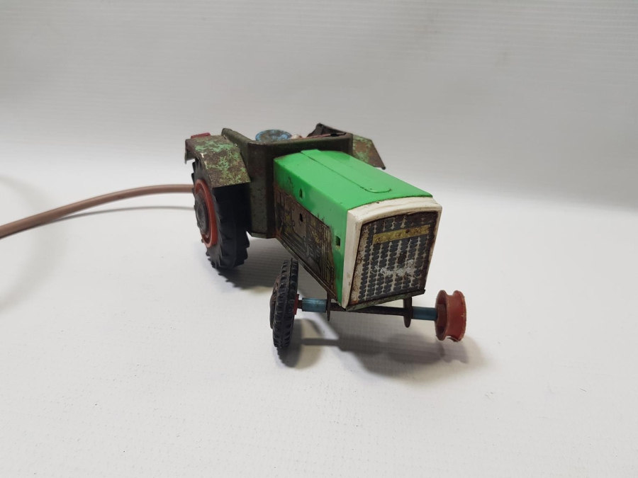 ANTİKA OYUNCAK: KUMANDALI TRAKTÖR