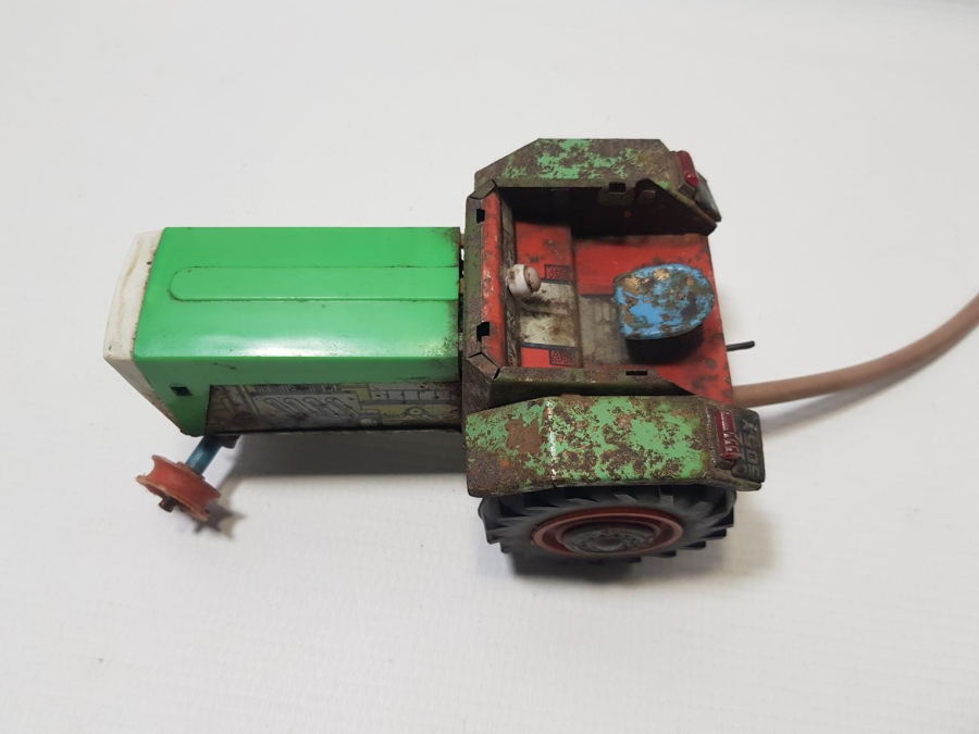 ANTİKA OYUNCAK: KUMANDALI TRAKTÖR