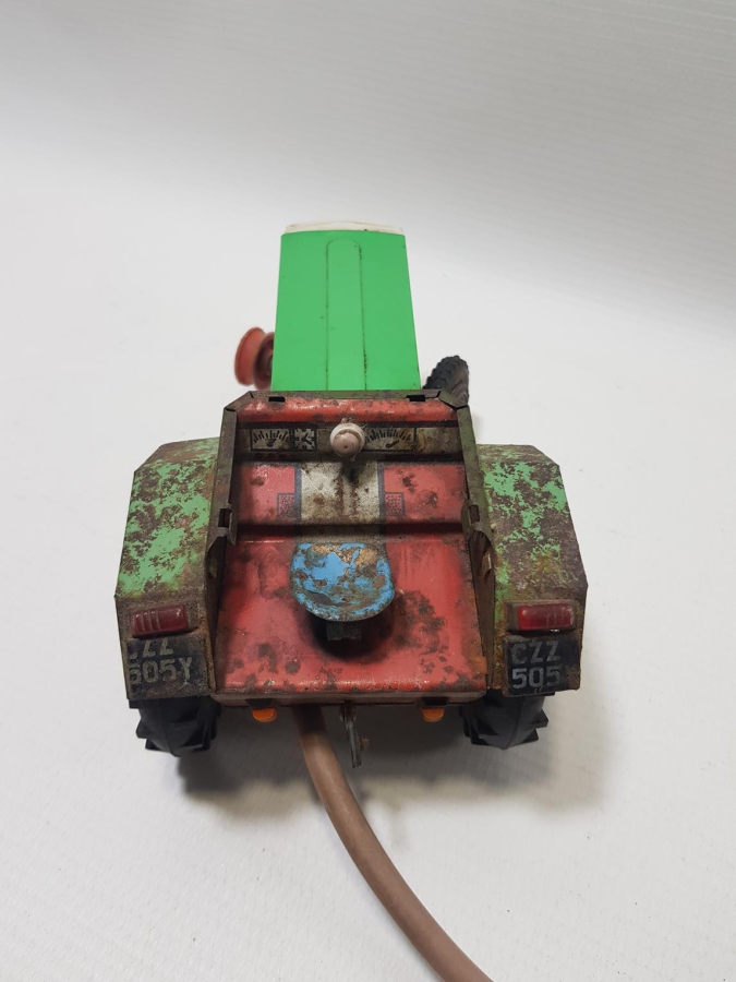 ANTİKA OYUNCAK: KUMANDALI TRAKTÖR