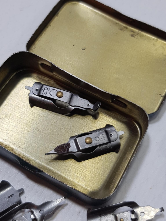 ANTİKA ORİJİNAL KUTUSUNDA DİVİT UÇLARI