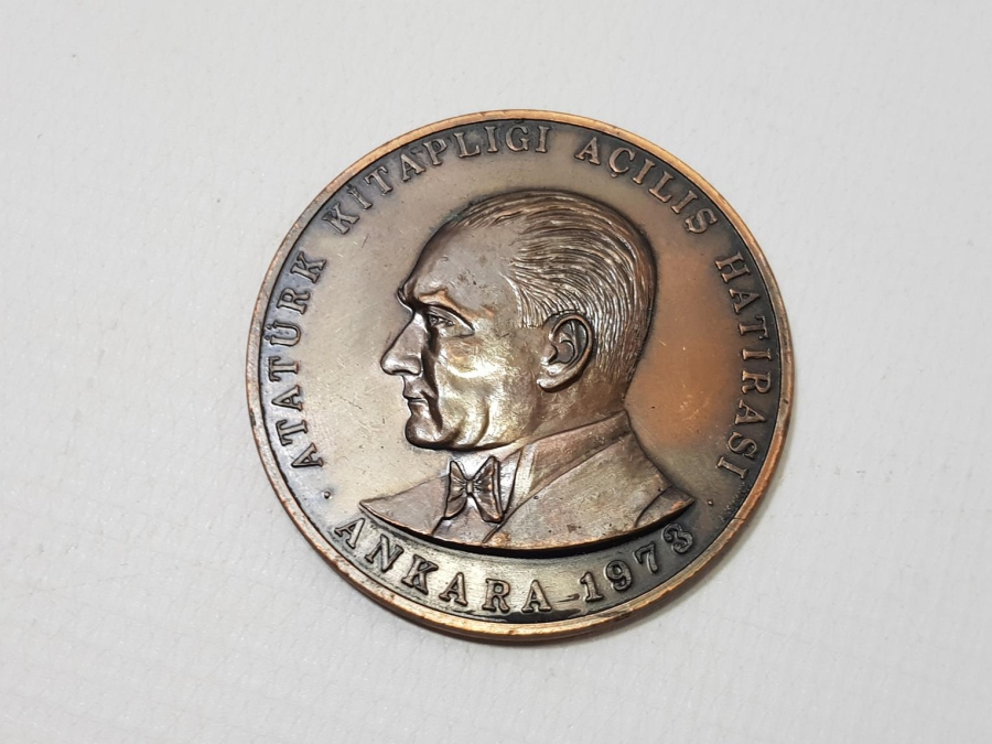 1973 YAPI VE KREDİ BANKASI ANKARA ATATÜRK KİTAPLIĞI AÇILIŞ HATIRASI MADALYON