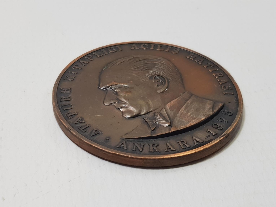1973 YAPI VE KREDİ BANKASI ANKARA ATATÜRK KİTAPLIĞI AÇILIŞ HATIRASI MADALYON