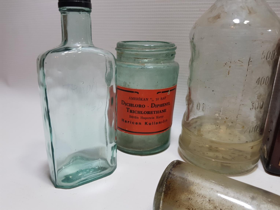 TIP TARİHİ: BİR DÜZİNE İLAÇ ŞİŞESİ