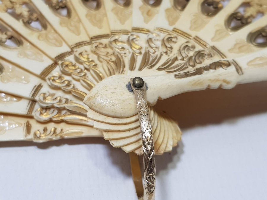 ANTİKA FİLDİŞİ SAPLI SANATÇI İŞİ EL BOYAMA YELPAZE