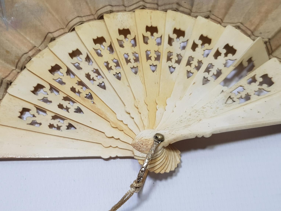 ANTİKA FİLDİŞİ SAPLI SANATÇI İŞİ EL BOYAMA YELPAZE