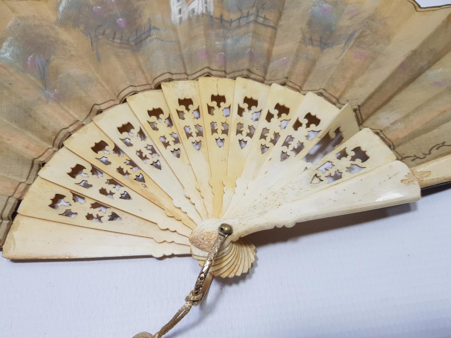 ANTİKA FİLDİŞİ SAPLI SANATÇI İŞİ EL BOYAMA YELPAZE